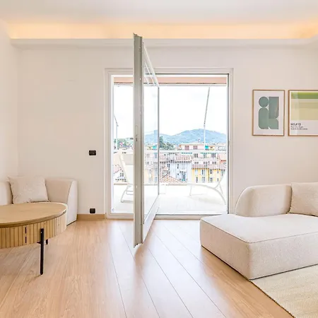 아파트 Duomo Penthouse - Luxury Collection - Private Floor Near The Cathedral 코모